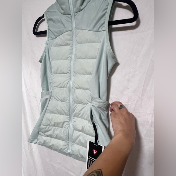 NWT Lululemon Down For It All Puffer Vest - Delicate Mint - Outdoor Winter Fall - Picture 10 of 16
